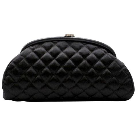chanel clasp logo